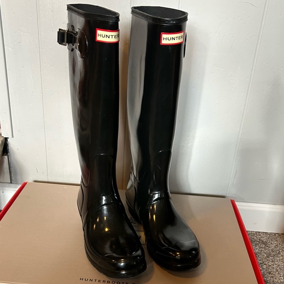 Hunter Tall Black Glossy Boots - Picture 3 of 16